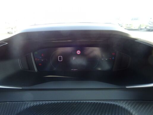 Peugeot 2008 ALLURE Hybrid 136k e-DCS6