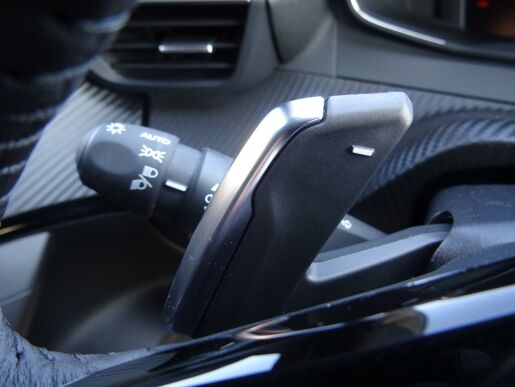Peugeot 2008 ALLURE Hybrid 136k e-DCS6