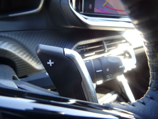 Peugeot 2008 ALLURE Hybrid 136k e-DCS6