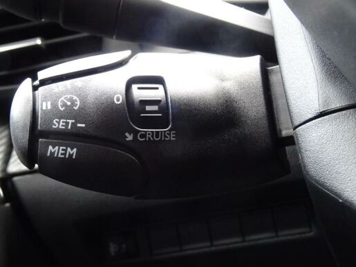 Peugeot 2008 ALLURE Hybrid 136k e-DCS6