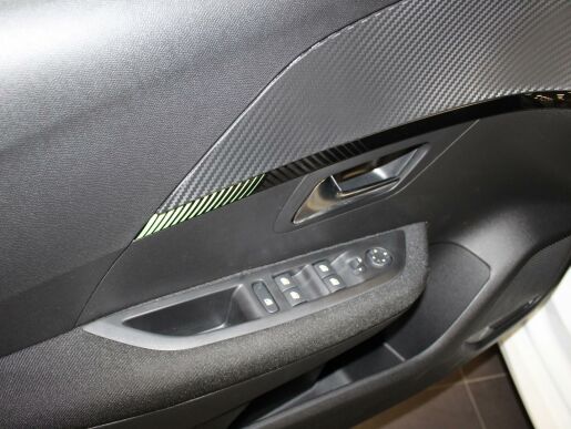 Peugeot 208 STYLE PureTech 100 MAN6