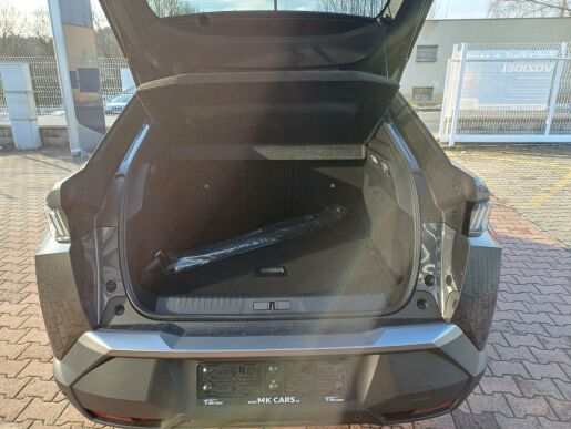 Peugeot 3008 ALLURE Hybrid 136 7 let zár.