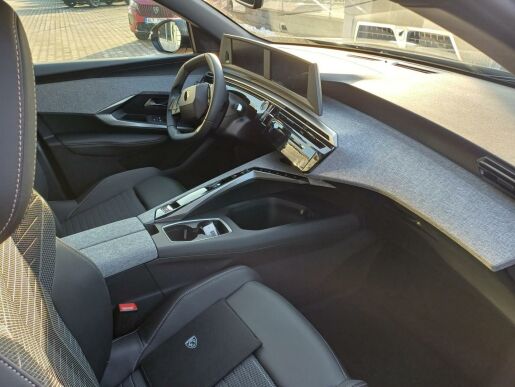 Peugeot 3008 ALLURE Hybrid 136 7 let zár.