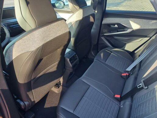 Peugeot 3008 ALLURE Hybrid 136 7 let zár.