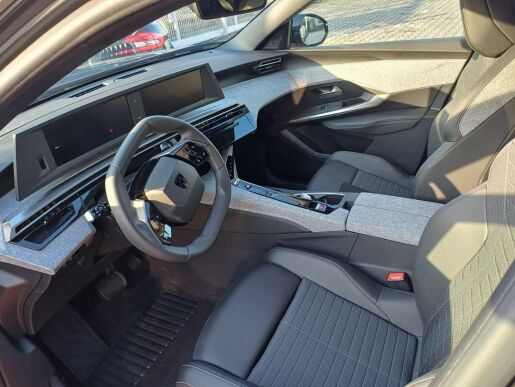 Peugeot 3008 ALLURE Hybrid 136 7 let zár.