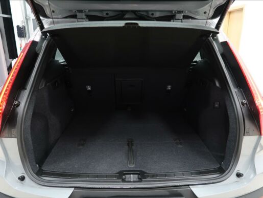 Volvo XC40 2,0 B3 Plus Dark AUT