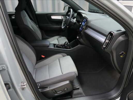 Volvo XC40 2,0 B3 Plus Dark AUT