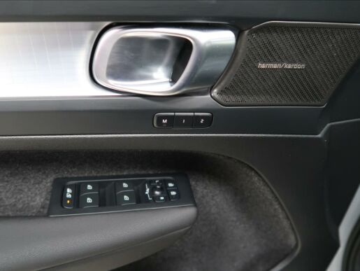 Volvo XC40 2,0 B3 Plus Dark AUT