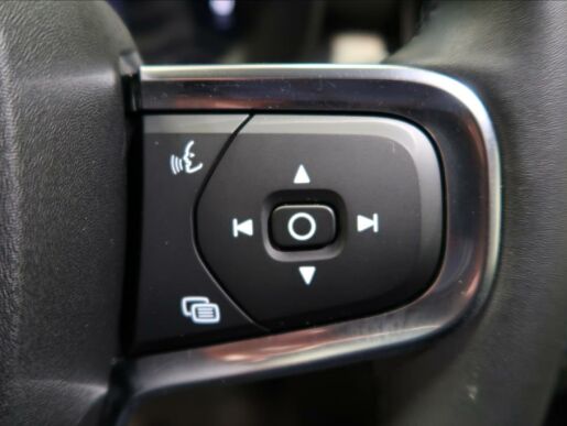 Volvo XC40 2,0 B3 Plus Dark AUT