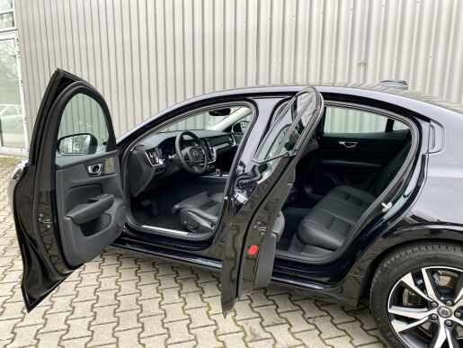 Volvo S60 B5 (benzín) AWD *ULTIM. + pneu