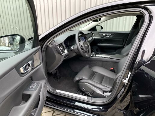Volvo S60 B5 (benzín) AWD *ULTIM. + pneu