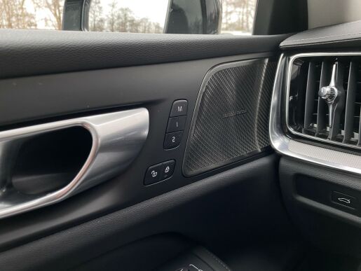 Volvo S60 B5 (benzín) AWD *ULTIM. + pneu