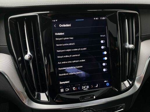Volvo S60 B5 (benzín) AWD *ULTIM. + pneu