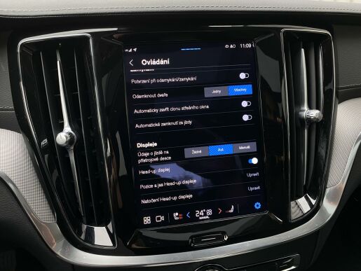Volvo S60 B5 (benzín) AWD *ULTIM. + pneu