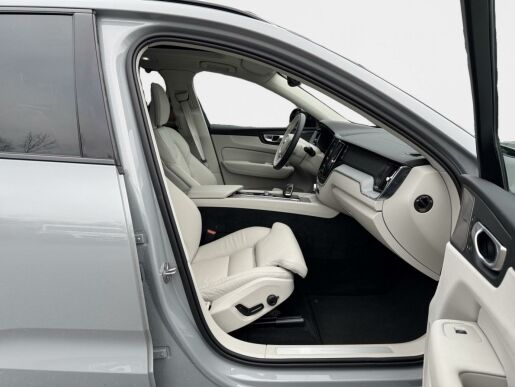Volvo XC60 T6 AWD ULTIMATE DARK | VZDUCH
