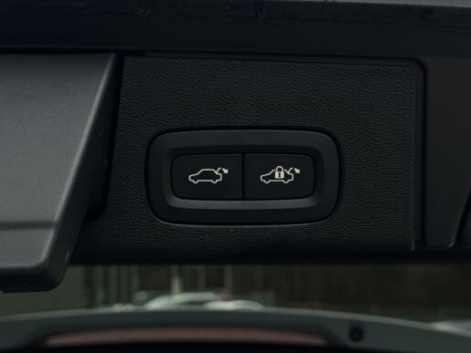 Volvo XC60 T6 AWD ULTIMATE DARK | VZDUCH
