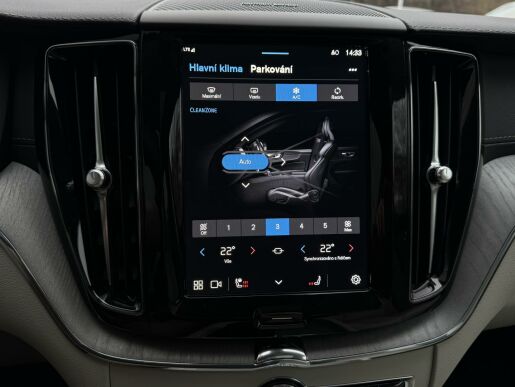 Volvo XC60 T6 AWD ULTIMATE DARK | VZDUCH