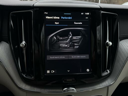 Volvo XC60 T6 AWD ULTIMATE DARK | VZDUCH
