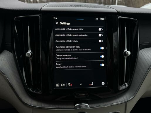 Volvo XC60 T6 AWD ULTIMATE DARK | VZDUCH