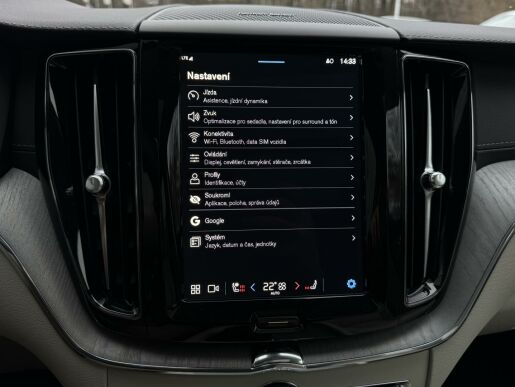 Volvo XC60 T6 AWD ULTIMATE DARK | VZDUCH