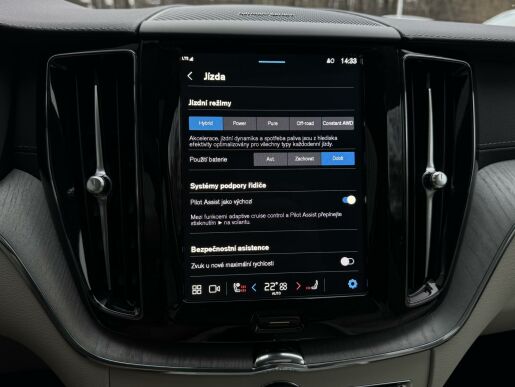 Volvo XC60 T6 AWD ULTIMATE DARK | VZDUCH