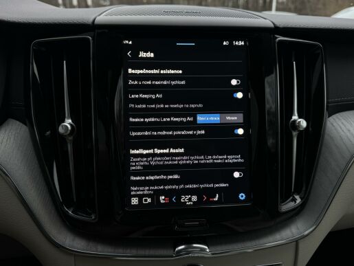 Volvo XC60 T6 AWD ULTIMATE DARK | VZDUCH