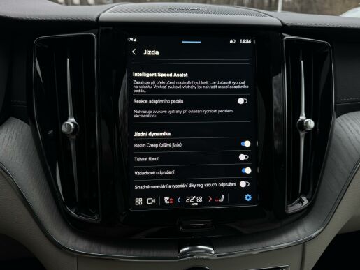 Volvo XC60 T6 AWD ULTIMATE DARK | VZDUCH