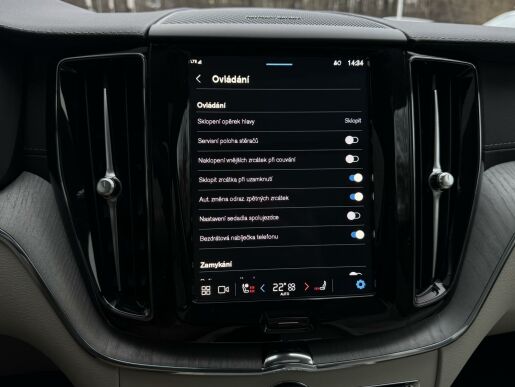 Volvo XC60 T6 AWD ULTIMATE DARK | VZDUCH
