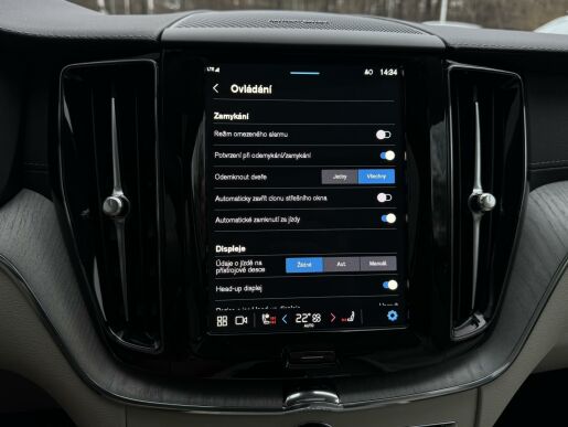 Volvo XC60 T6 AWD ULTIMATE DARK | VZDUCH