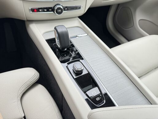 Volvo XC60 T6 AWD ULTIMATE DARK | VZDUCH