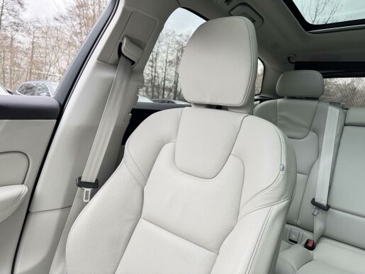 Volvo XC60 T6 AWD ULTIMATE DARK | VZDUCH