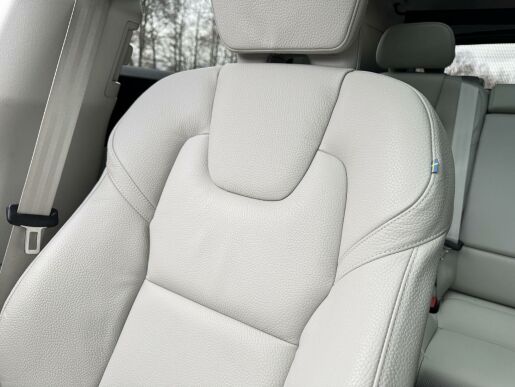 Volvo XC60 T6 AWD ULTIMATE DARK | VZDUCH