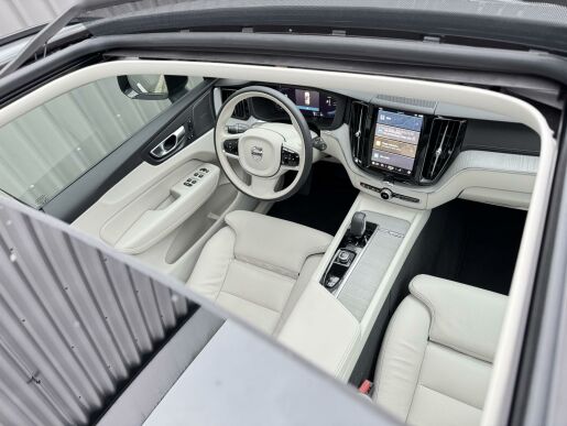 Volvo XC60 T6 AWD ULTIMATE DARK | VZDUCH