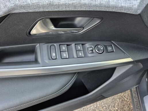 Peugeot 5008 e-GT 210 k vent.sed. panorama