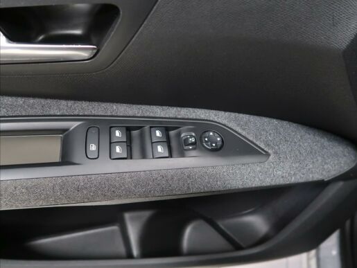 Peugeot 5008 1,2 i ACTIVE  PureTech 130  MA