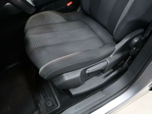 Peugeot 5008 1,2 i ACTIVE  PureTech 130  MA