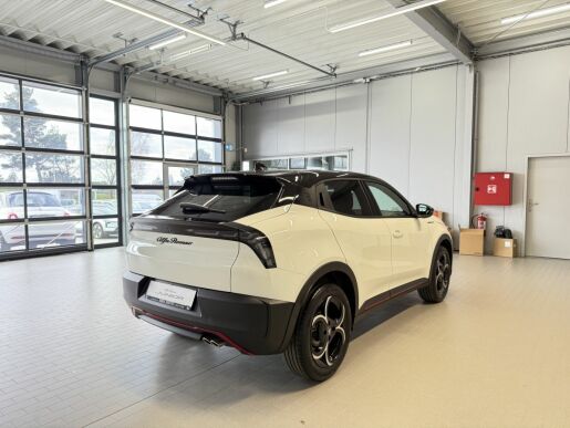 Alfa Romeo Junior Ibrida Speciale 1.2 Turbo Hybr