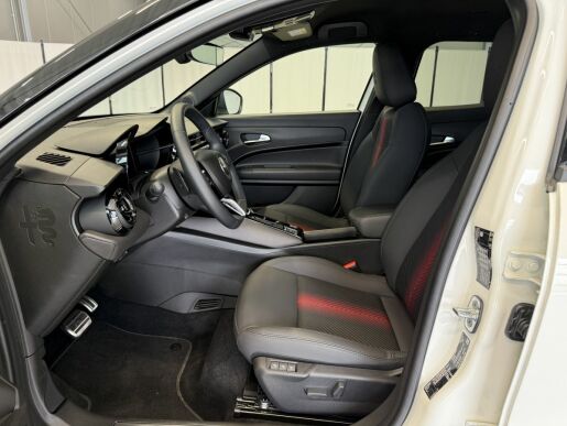 Alfa Romeo Junior Ibrida Speciale 1.2 Turbo Hybr