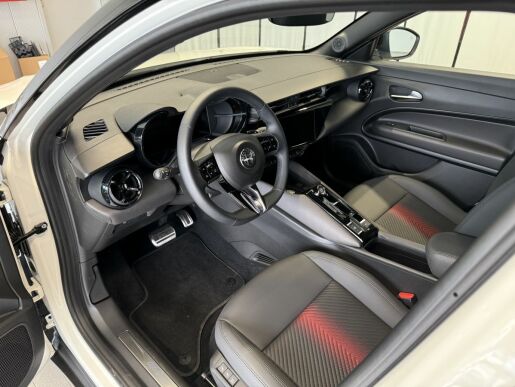 Alfa Romeo Junior Ibrida Speciale 1.2 Turbo Hybr