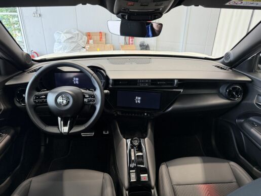 Alfa Romeo Junior Ibrida Speciale 1.2 Turbo Hybr