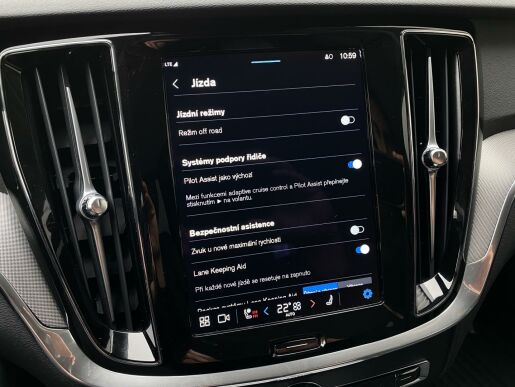 Volvo V60 CC B5 AWD // PLUS// tažné zař.