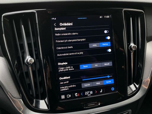 Volvo V60 CC B5 AWD // PLUS// tažné zař.