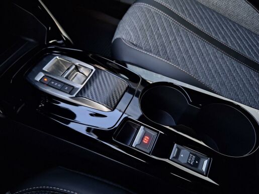 Peugeot 2008 ALLURE Hybrid 145 e-DCS6