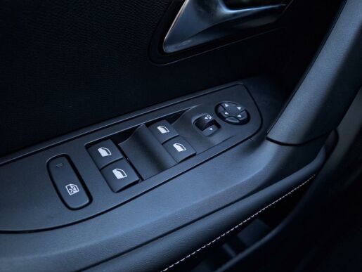 Peugeot 2008 ALLURE Hybrid 145 e-DCS6