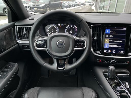 Volvo V60 T8 AWD RECHARGE // 455 PS