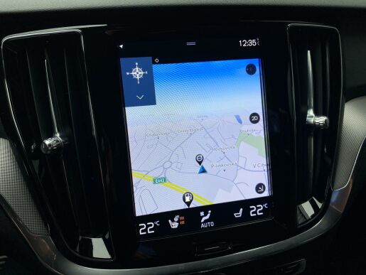 Volvo V60 T8 AWD RECHARGE // 455 PS