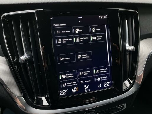 Volvo V60 T8 AWD RECHARGE // 455 PS