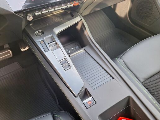 Peugeot 408 GT Hybrid 145 e-DCS6