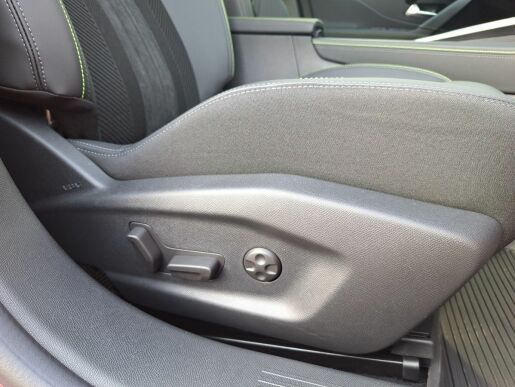 Peugeot 408 GT Hybrid 145 e-DCS6