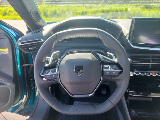 Peugeot 2008 ALLURE Hybrid 136 e-DCS6